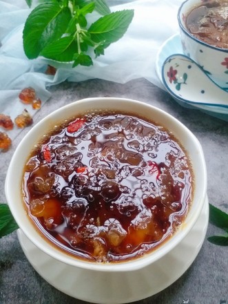Peach Gum, Wolfberry and White Fungus Soup