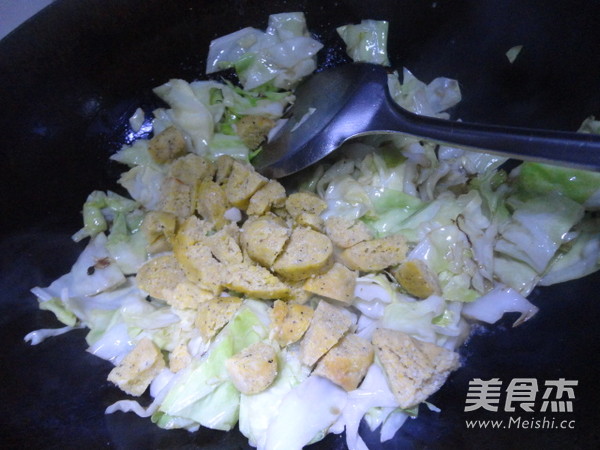 Stir-fried Wowotou with Cabbage recipe