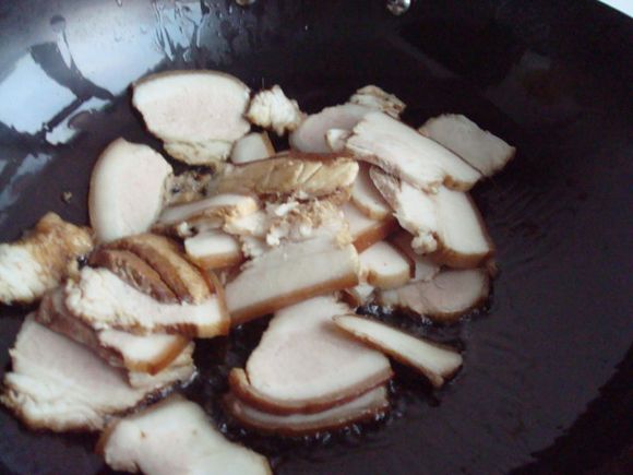 Stir-fried Pork with Carrots and Black Fungus recipe