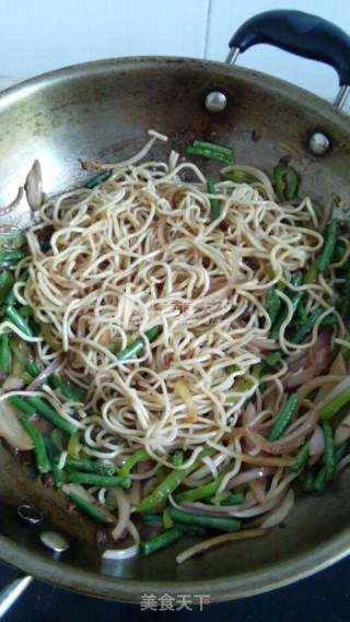 Braised Noodles with Green Pepper and Beans recipe