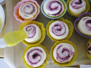 Creamy Blueberry Roll recipe