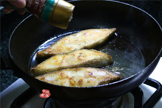 Flounder with Ginger, Green Onion and Black Pepper recipe