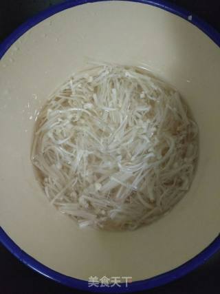 Fried Enoki Mushrooms with Snow Peas recipe