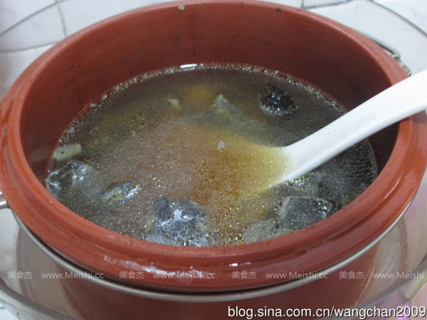 Sea Cucumber Fish Maw Black Chicken Soup recipe