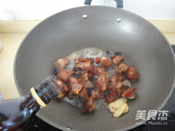 Pork Ribs with Soy Sauce and Potatoes recipe