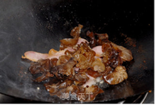 Stir-fried Rape with Hot Dog Fungus recipe