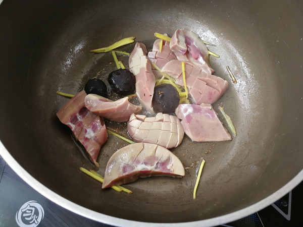 Black Garlic Pork Loin and Wolfberry Soup recipe