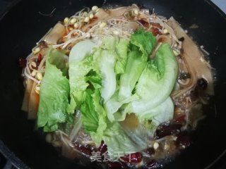 Soybean Sprouts and Lettuce Stewed Sichuan Noodles recipe