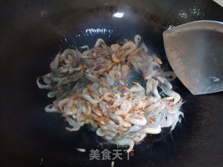 Stir-fried Small River Prawns with Leek recipe