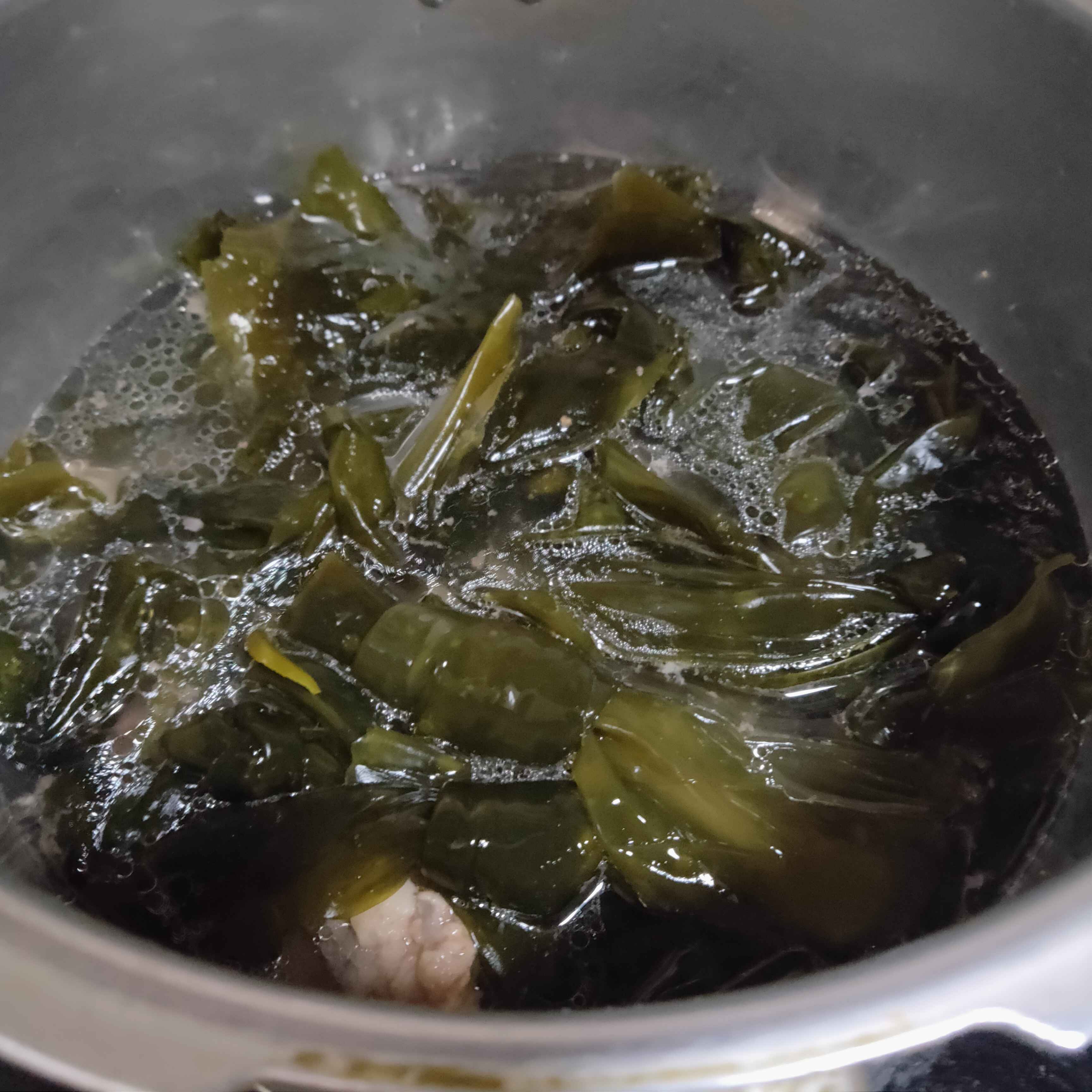 Seaweed Pork Ribs Soup recipe