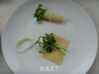 Toon Sprout Bean Roll recipe