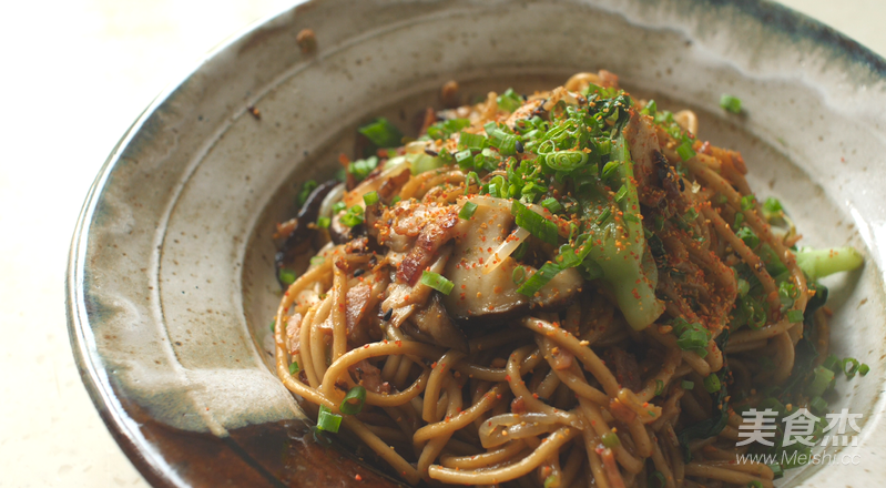 Fried Noodles with Ginger Bacon and Shiitake Mushrooms recipe
