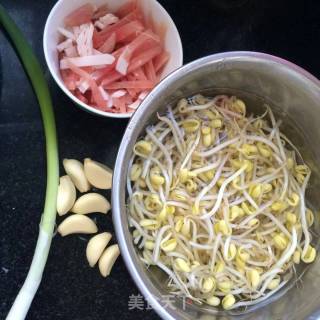 Fried Bean Sprouts with Shredded Pork recipe