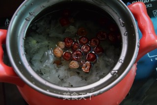 Sweet Soup with Red Dates, Longan and Tremella recipe