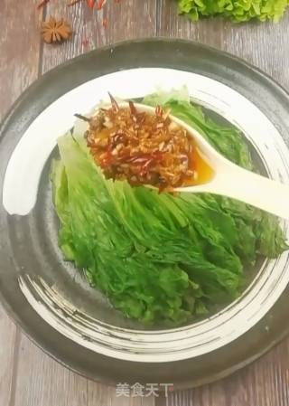 Lettuce Drizzled with Garlic and Spicy Oil recipe