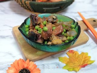 Stir-fried Cured Chicken Drumsticks with Onion and Peas recipe