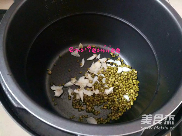 Mung Bean Lily Soup recipe