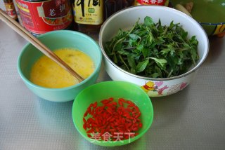 Scrambled Eggs with Wolfberry Bud recipe