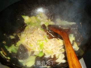 Scrambled Eggs with Enoki Mushroom and Cabbage recipe