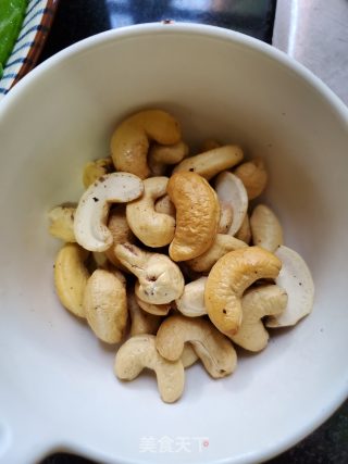 Fried Crispy Cashew Nuts with Yam recipe