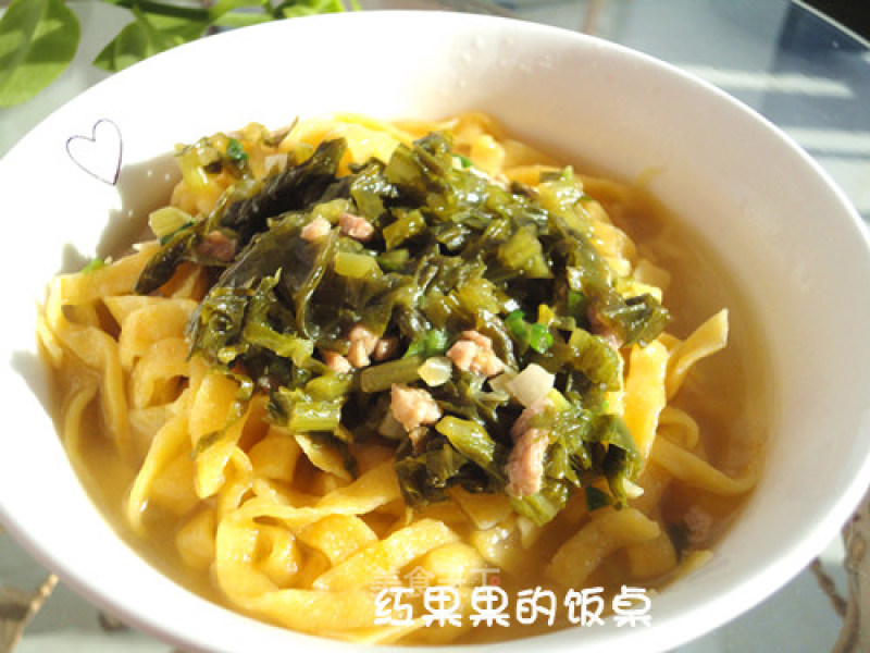 Red Pumpkin Noodles with Minced Meat in Snow recipe