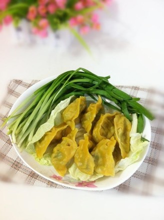 Chinese Wolfberry Noodles and Leek Stuffed Dumplings recipe