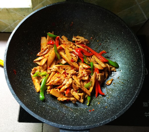 Stir-fried Lean Pork with Spring Bamboo Shoots recipe