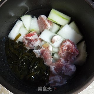 Winter Melon Seaweed Pork Bone Soup recipe