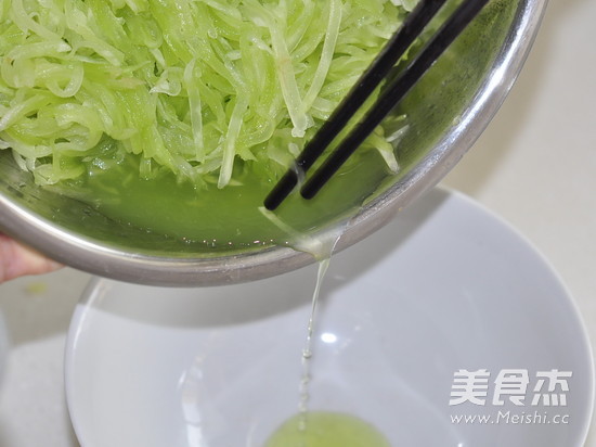 Refreshing Shredded Lettuce recipe