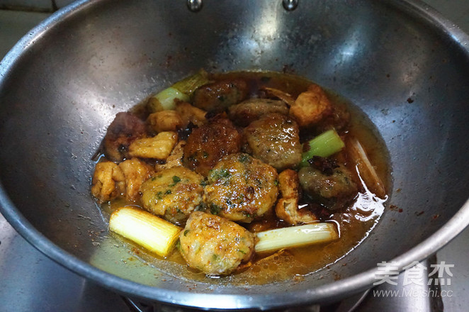 Braised Pork Balls with Oily Tofu recipe