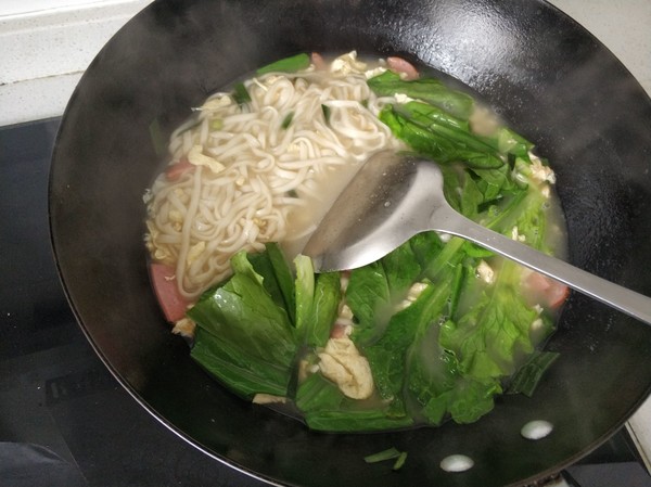 Egg Ham Stewed Noodles recipe