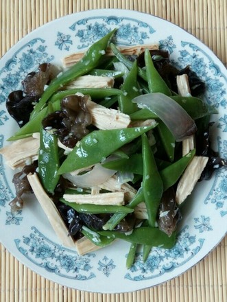 Garlic, Lentils, Fungus and Yuba Mixed with Vegetables