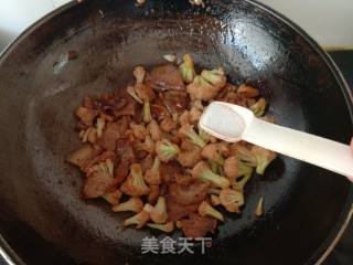 Stir-fried Pork Head with Cauliflower recipe