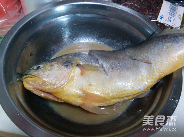 Grilled Yellow Croaker with Garlic recipe