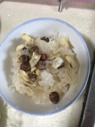 White Fungus and Snow Pear Lotus Rice Soup recipe