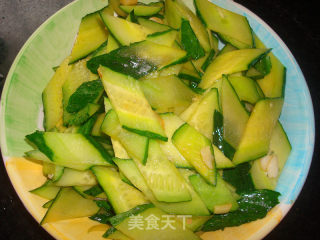 Cucumber Fried Pork Slices recipe