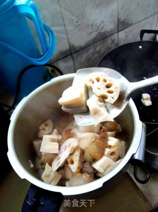 Cantonese-style Bacon Braised Lotus Root recipe
