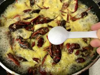 Crayfish in Golden Soup with Garlic recipe