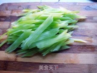 Lettuce Mixed with Pork Skin recipe