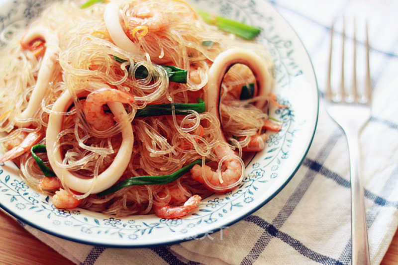 Stir-fried Vermicelli with Soy Sauce King Seafood recipe