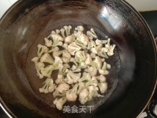 Stir-fried Pork Head with Cauliflower recipe