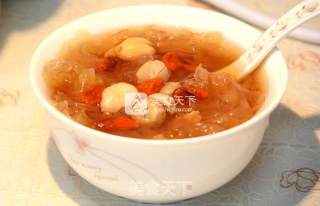 White Fungus and Lotus Seed Soup recipe