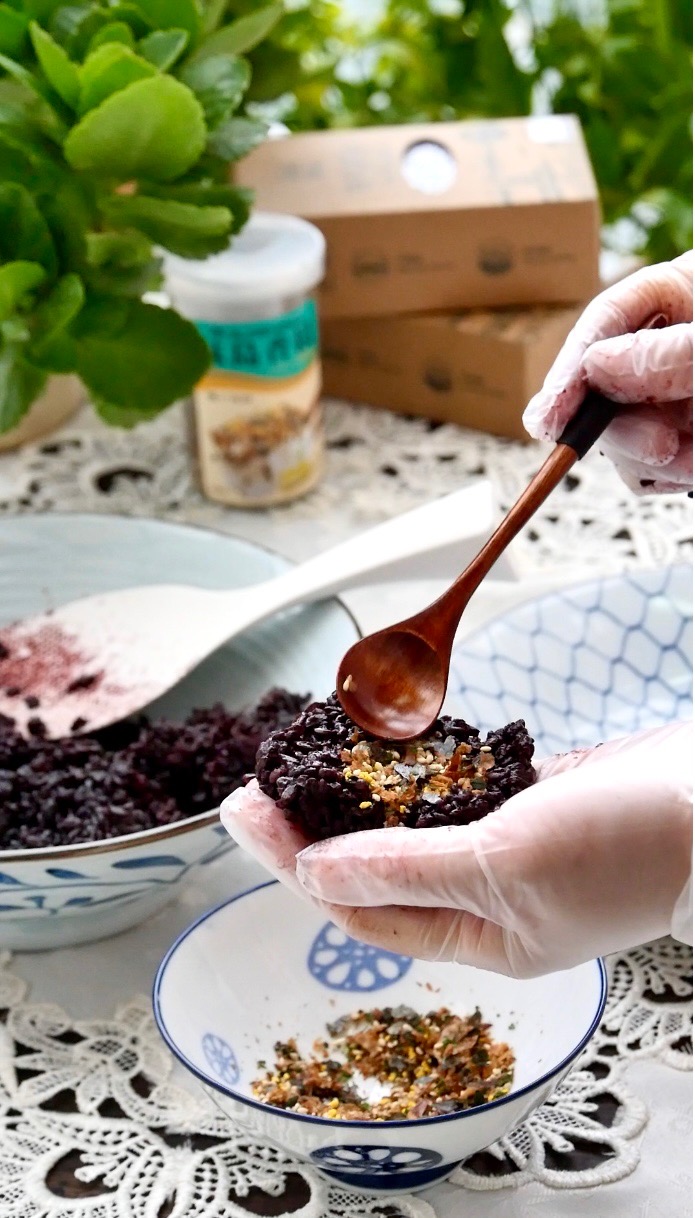 Japanese Seto Style Black Rice Ball recipe