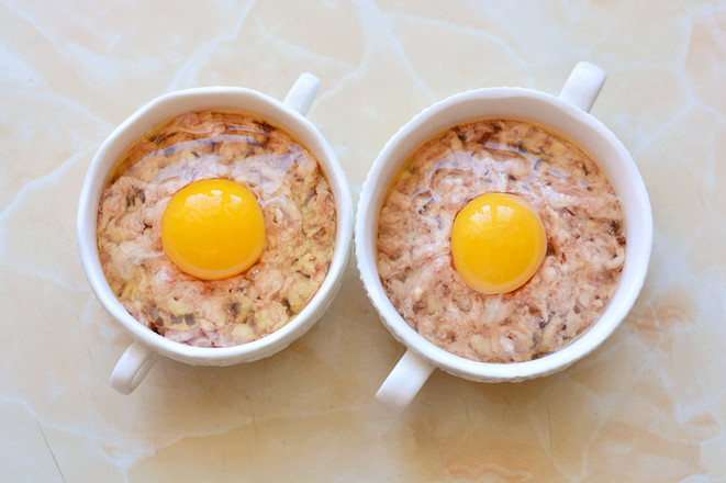 Steamed Pork with Shrimp Nest and Egg recipe