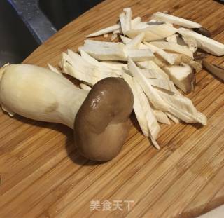 Stir-fried Shredded Pork with Tofu and Chicken Leg Mushroom recipe