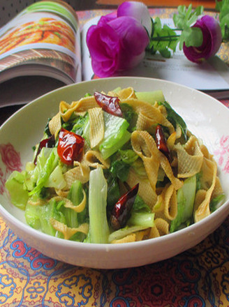 Stir-fried Tofu Skin with Lettuce recipe