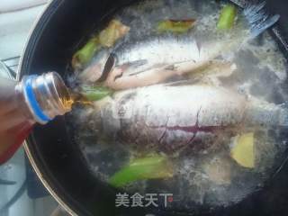 Shredded Carp and Carrot in Milk Soup recipe