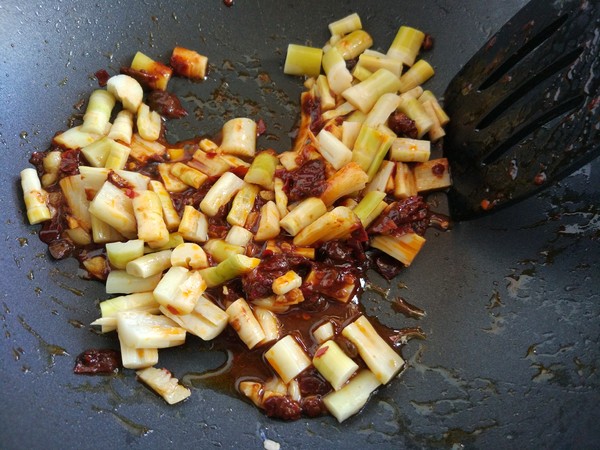 Stir-fried Duck with Spicy Lotus Root recipe