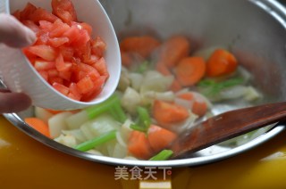 Combination of Chinese and Western Hot Pot --- Herbal Red Wine Beef Hot Pot recipe