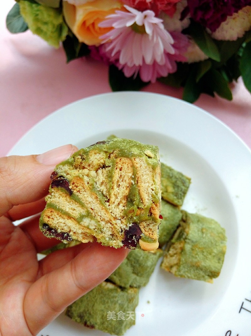 Matcha-flavored Snowflake Crisp recipe